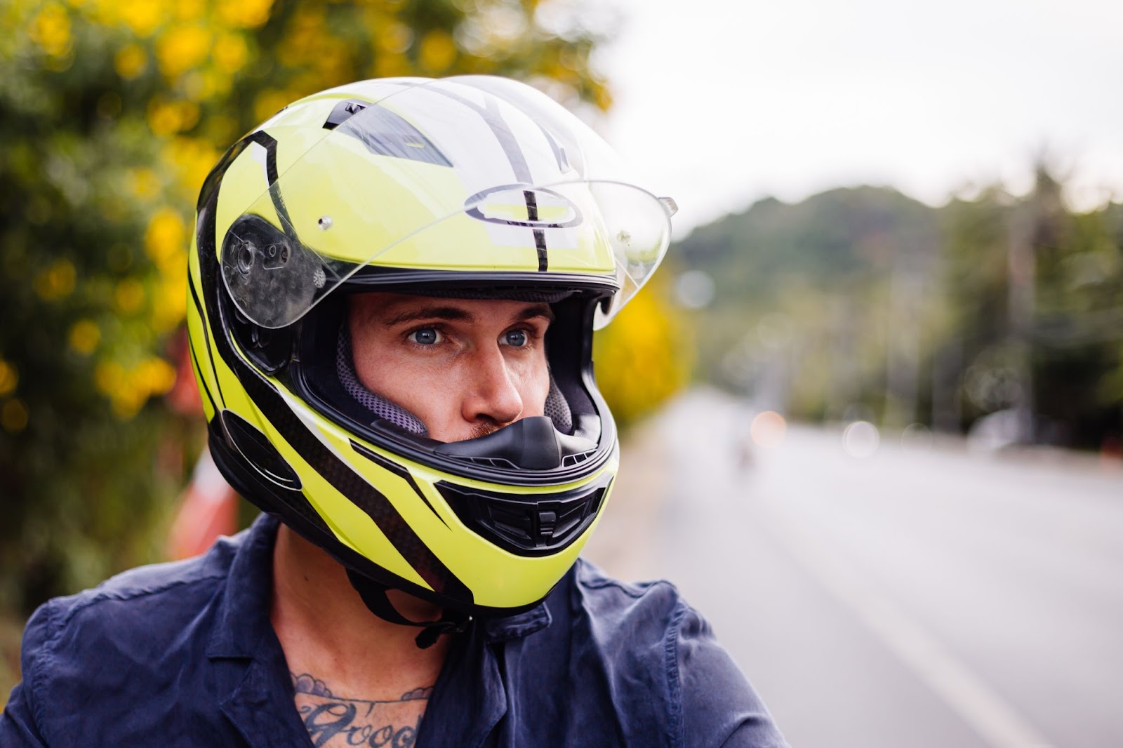 Best Motorcycle Helmet for Hot Weather Stay Cool & Safe